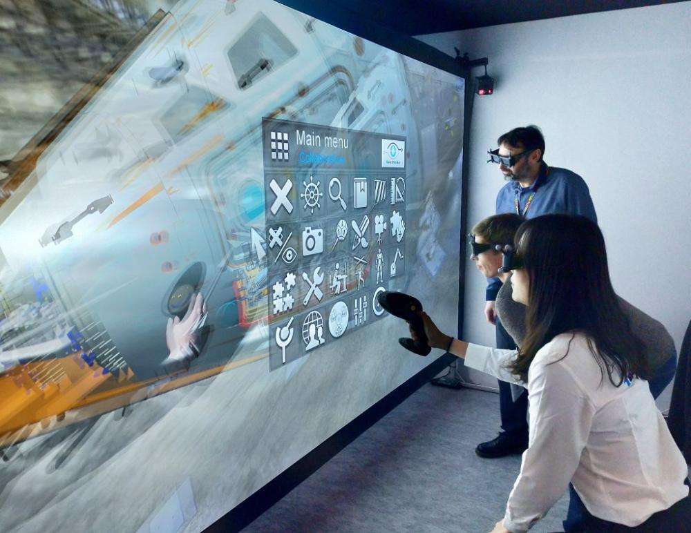 VR Collaboration on large display