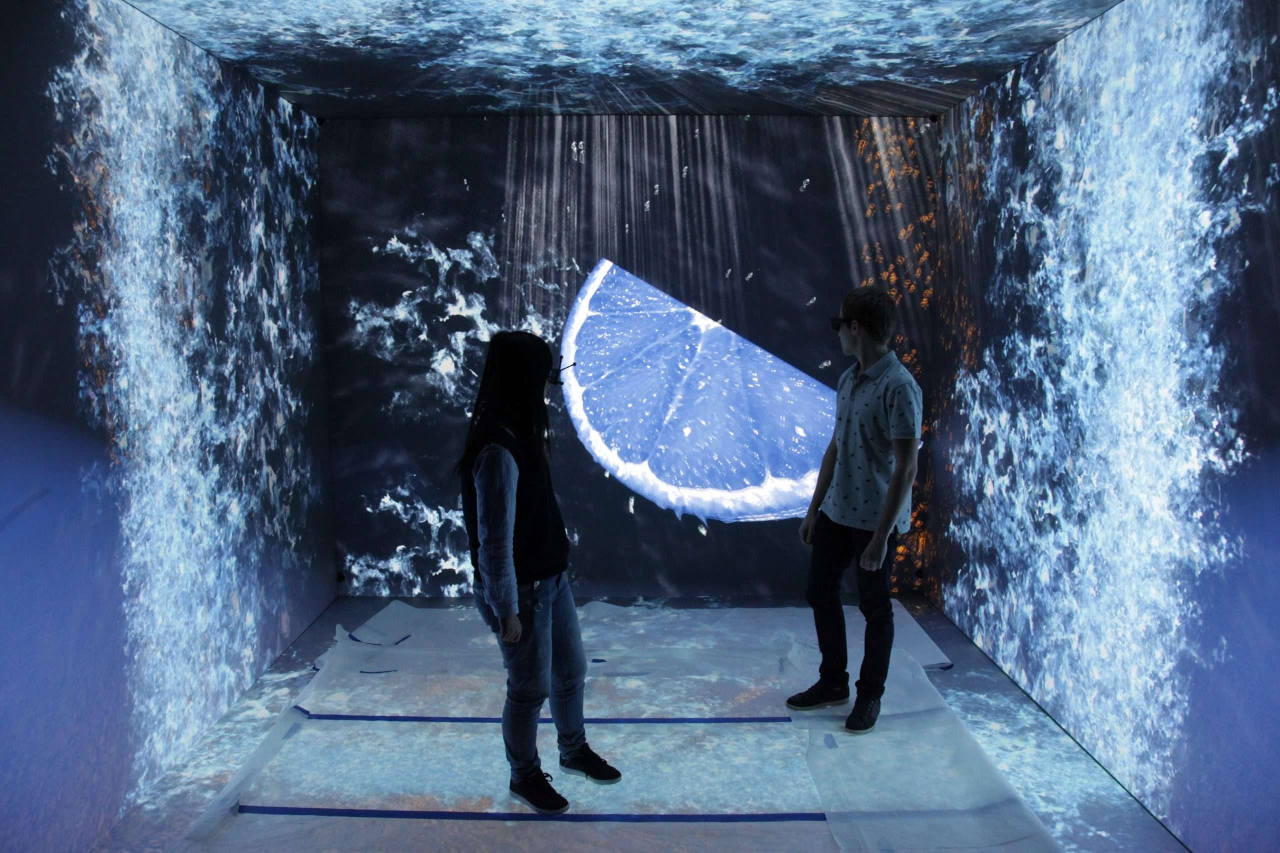 VR CAVE-Blue-Lemon Virtual Immersion Room at French Engineering School