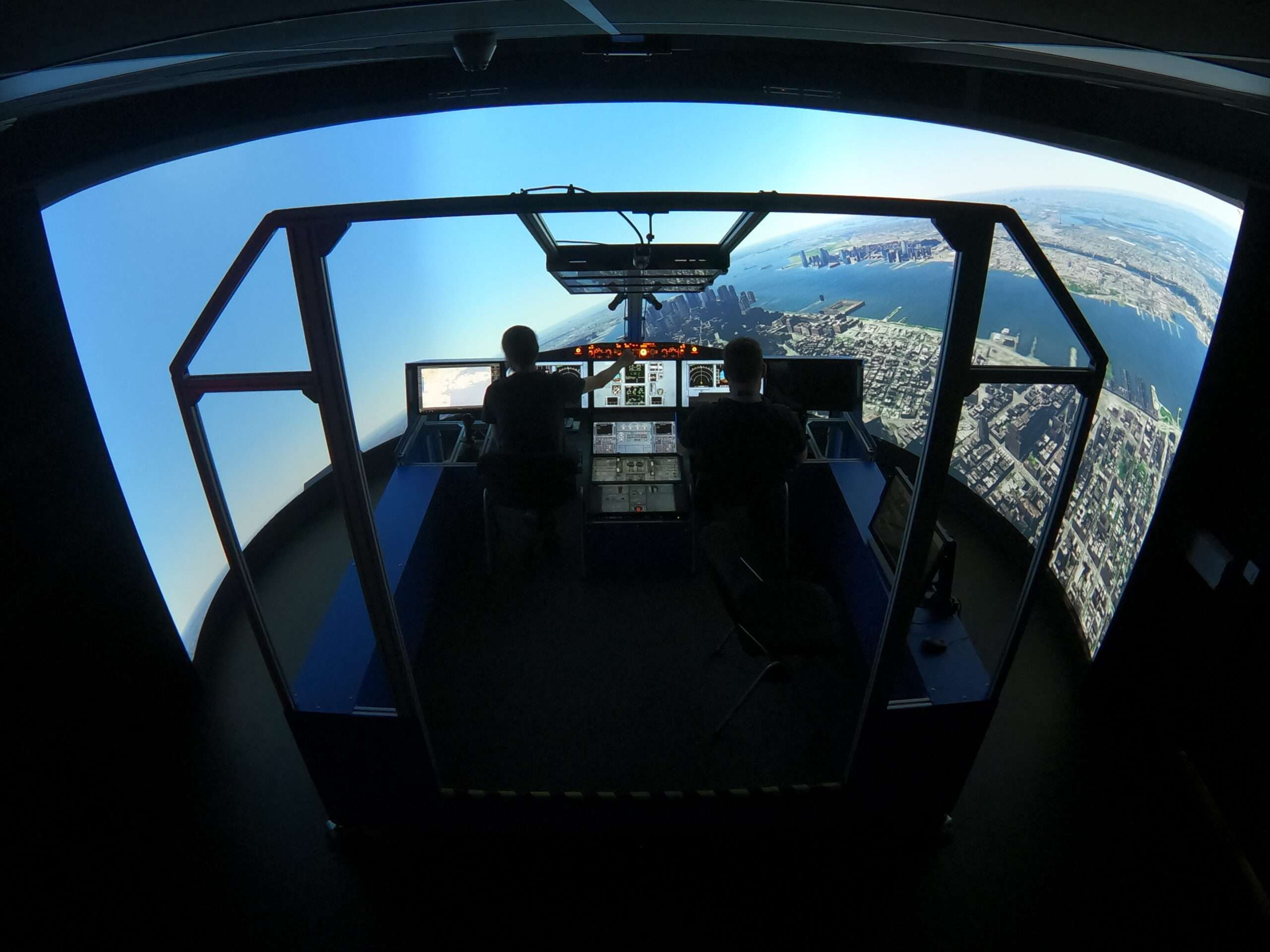 A new flight simulator for the French Aerospace Lab ONERA